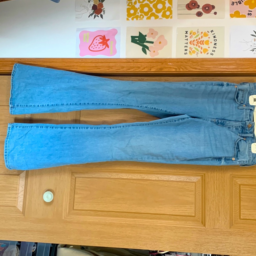 Universal Thread High Rise Flare (light wash) 💙